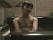 「中●生の妹の入浴を盗撮する兄」のキャプチャー画像
