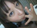 「大沢美加、指についたザーメンを美味しそうにペロペロする制服美少女」のキャプチャー画像