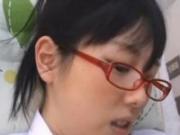 「メガネろりっ子、パンツのシミ」のキャプチャー画像