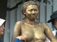 超リアル裸婦像がある公園