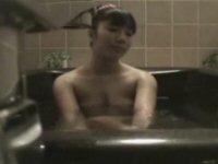 中●生の妹の入浴を盗撮する兄