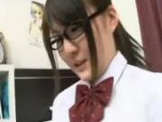 「仁科百華、メガネで隠れ巨乳の地味な女子高生とエッチッチ」のキャプチャー画像