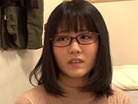 地味なメガネっ娘にAVを見せたら・・・衝撃の展開に！