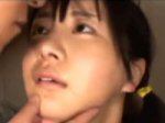 「ロリ女子高生のはじめての３Ｐ、イラマチオで蒸せる」のキャプチャー画像